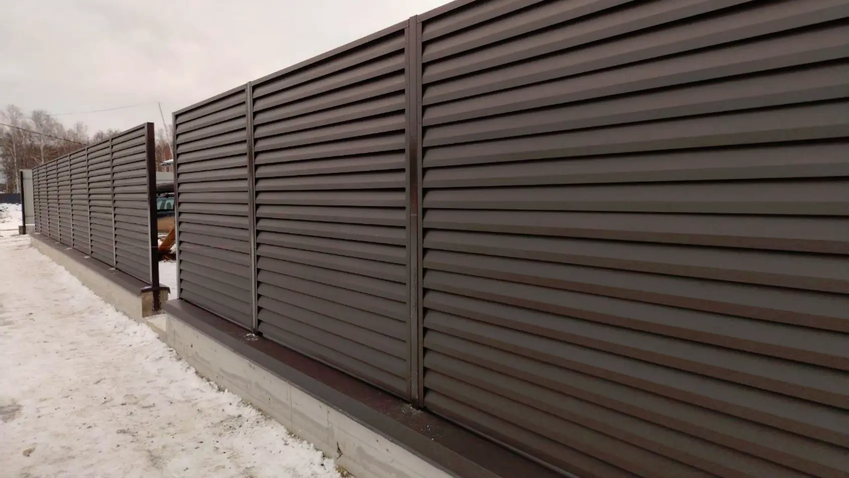 Фото 1 Двусторонний забор Реснички 8019 МАТТЕ темный шоколад матовый