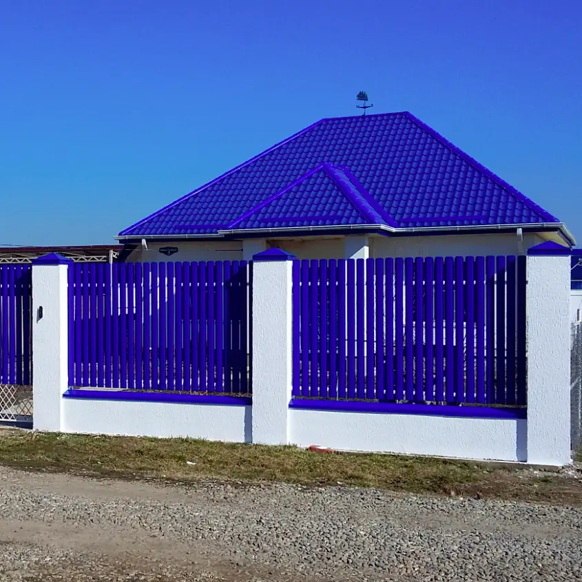 Фото 3 штакетник узкий RAL5002 Синий Ультрамарин на заборе