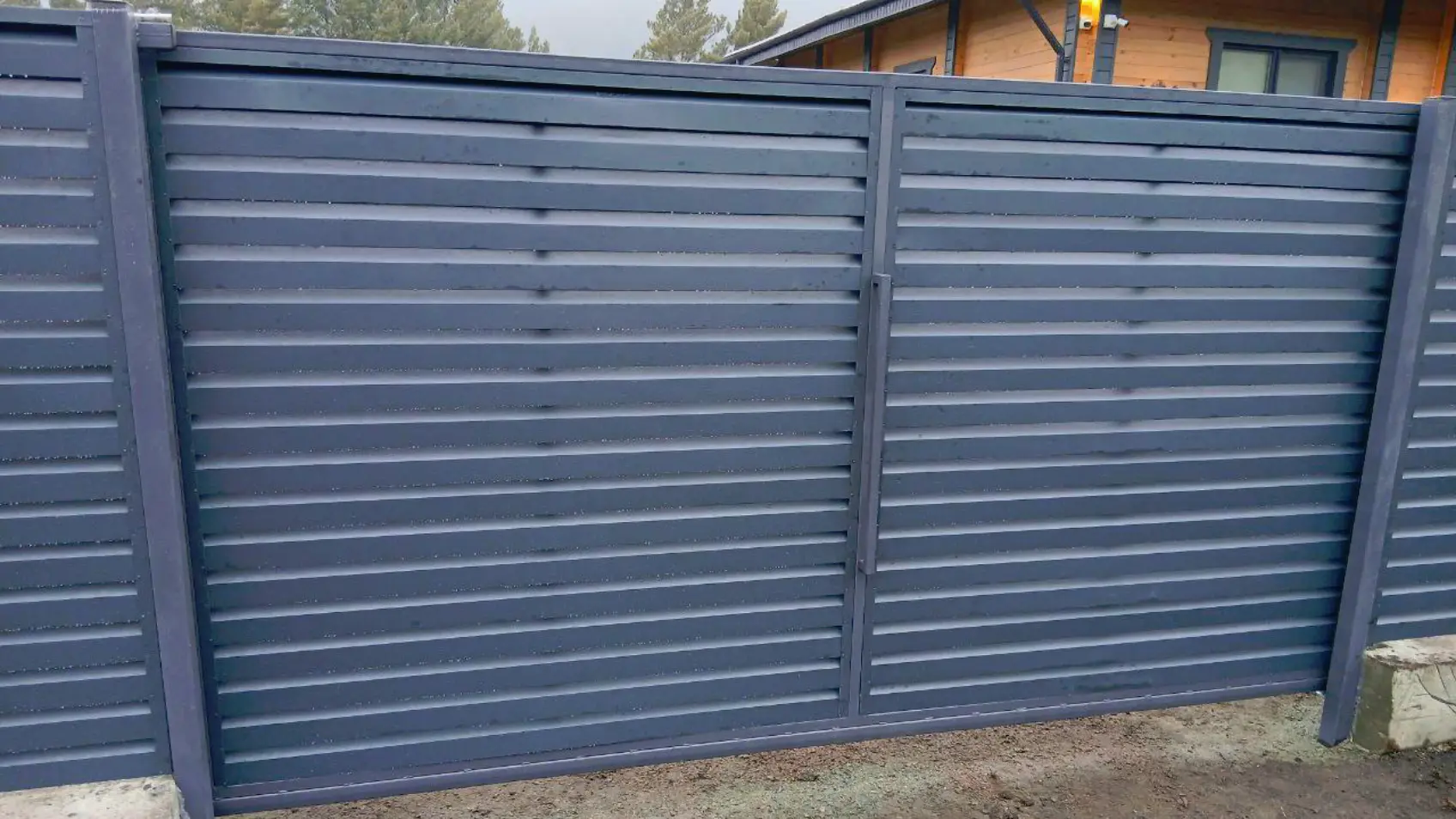 Фото 7 Забор жалюзи ХайТек 7024 МАТТЕ серый графит двусторонний матовый